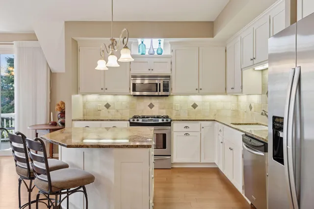 $599,900 | 205 Mill Street, Unit S205, Excelsior, MN 55331