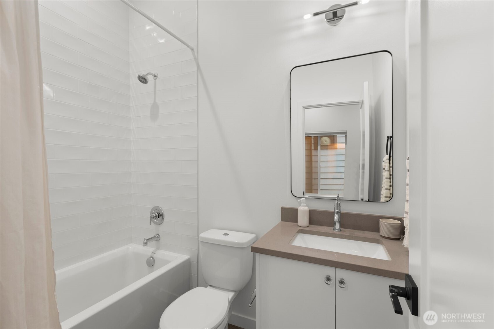 1508 18th Avenue, Unit E Seattle, WA 98122 - Photo 7 of 39