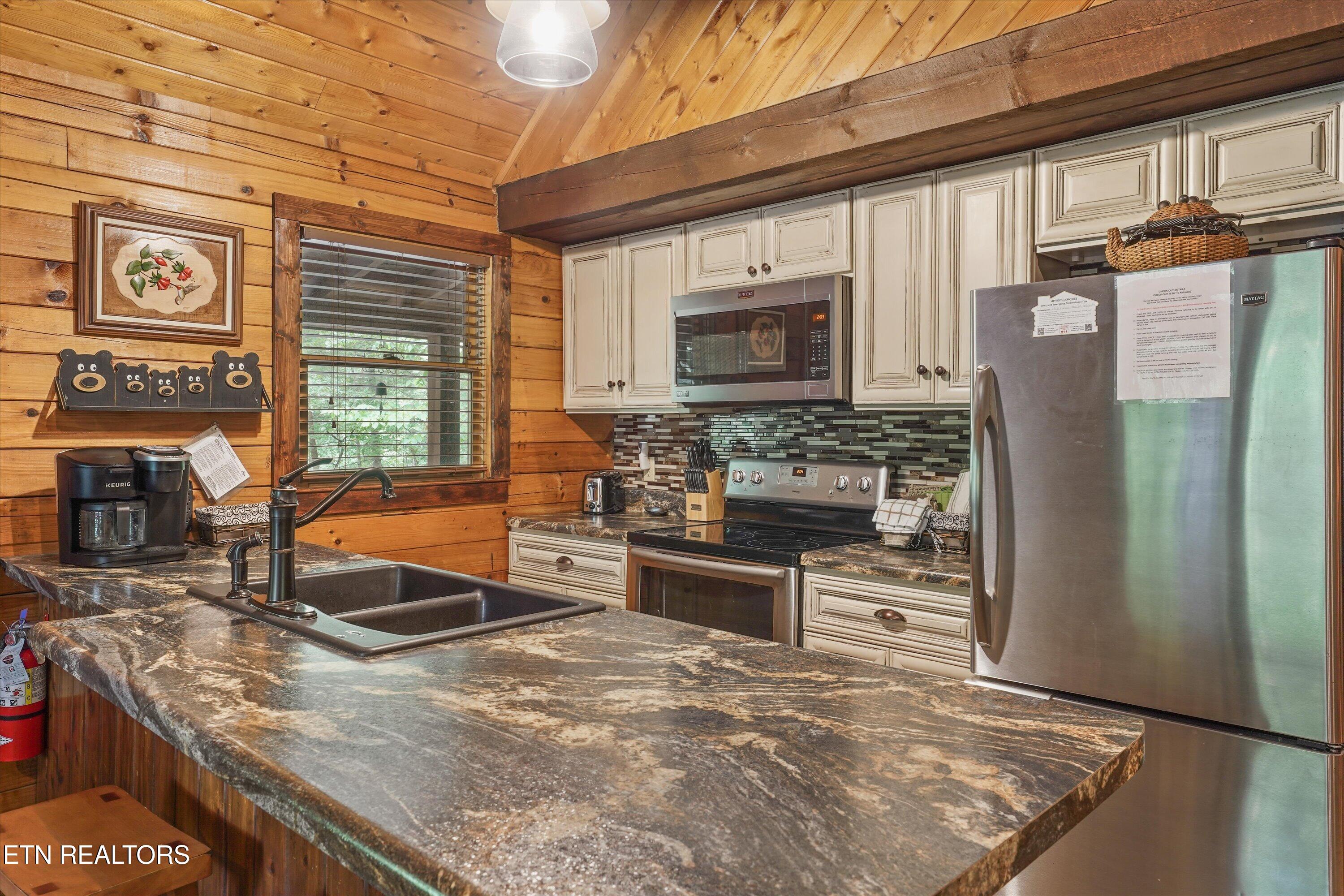2308 Hidden Mountain Road Sevierville, TN 37876 - Photo 11 of 53 Kitchen