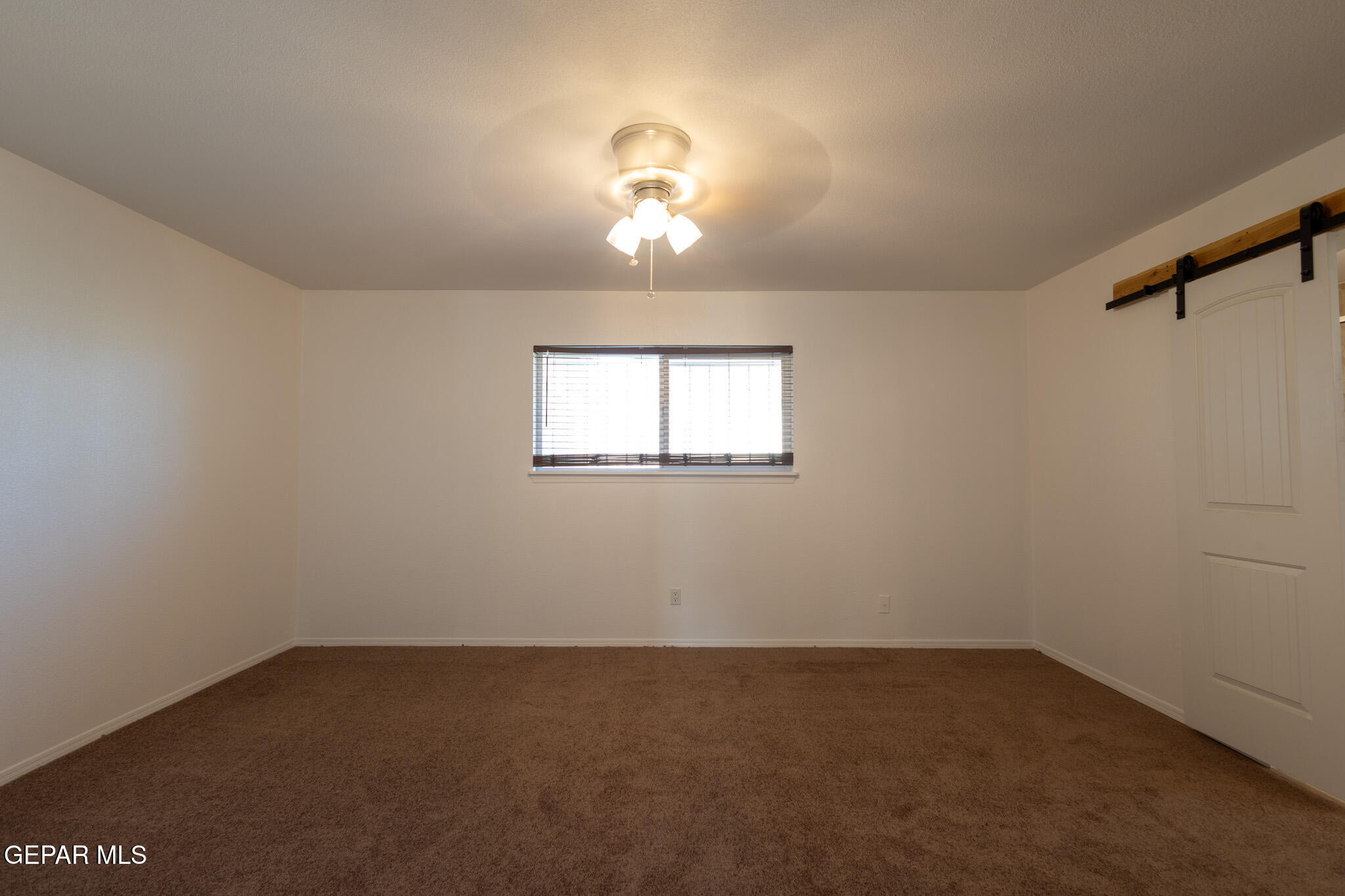 14829 Kingston Road Horizon City, TX 79928 - Photo 24 of 34 an empty room with a window