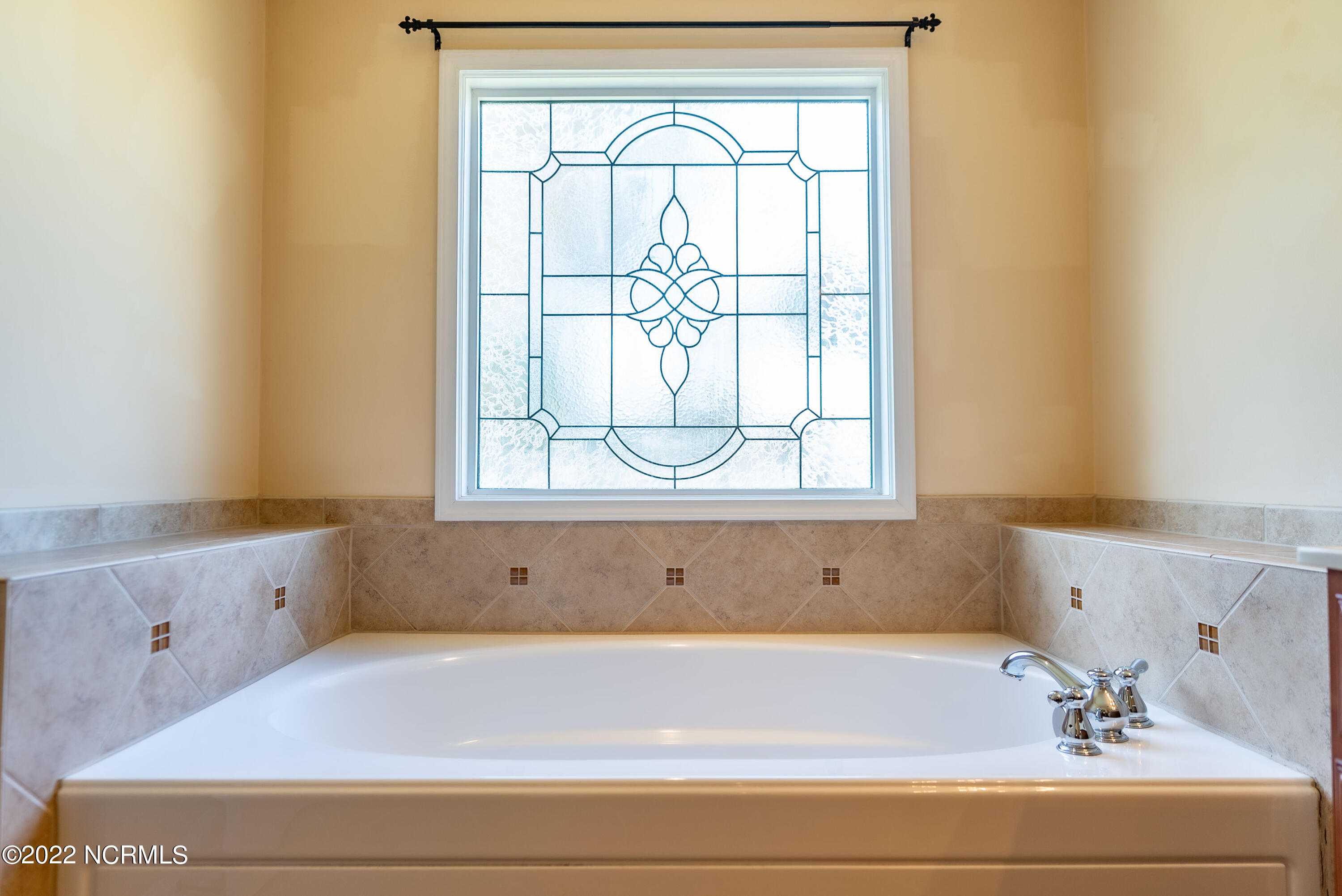 389 Livingston Drive Raeford, NC 28376 - Photo 16 of 37 Soaking Tub