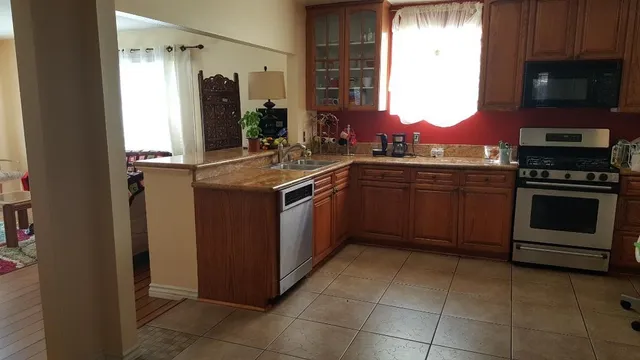 $4,750 | 5122 Lindley Avenue, Encino, CA 91316