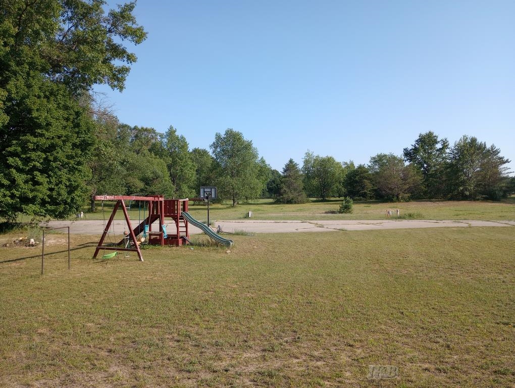 8226 Red Pne Ridge Harrison, MI 48625 - Photo 39 of 60