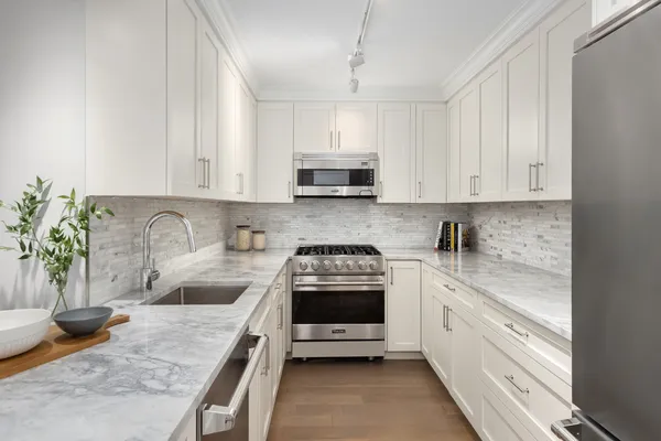 $1,175,000 | 625 Main Street, Unit 834 | Roosevelt Island