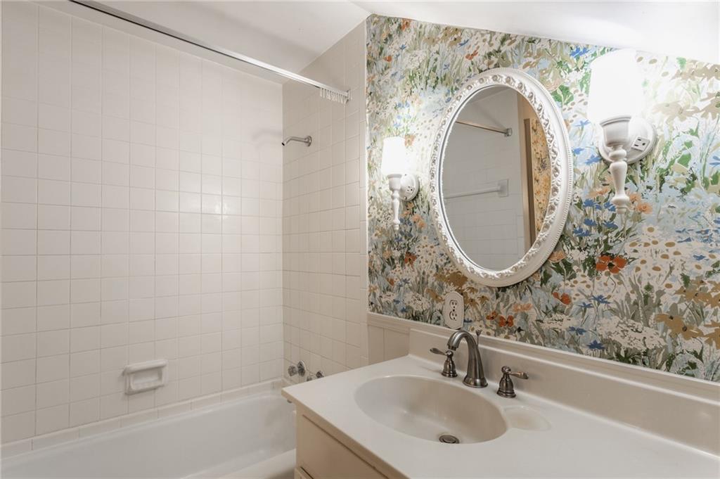 7016 Warwick Road Indianapolis, IN 46220 - Photo 25 of 37 Gallery Image 25