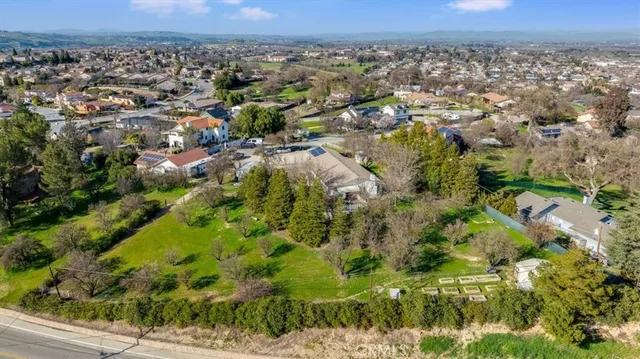 $879,000 | 1555 Lyle Lane, Paso Robles, CA 93446