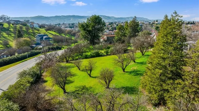 $879,000 | 1555 Lyle Lane, Paso Robles, CA 93446