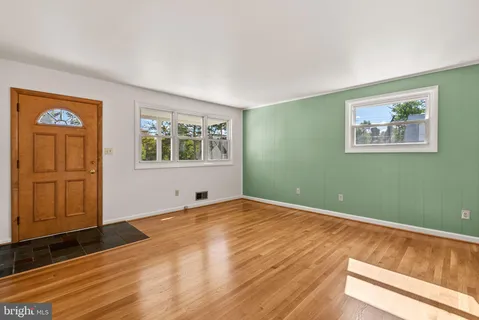 $474,000 | 8700 50th Place, College Park, MD 20740