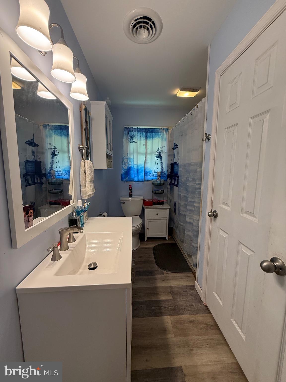 9108 Glebe Creek Road Easton, MD 21601 - Photo 11 of 19 a en suite bathroom with a sink mirror and tub