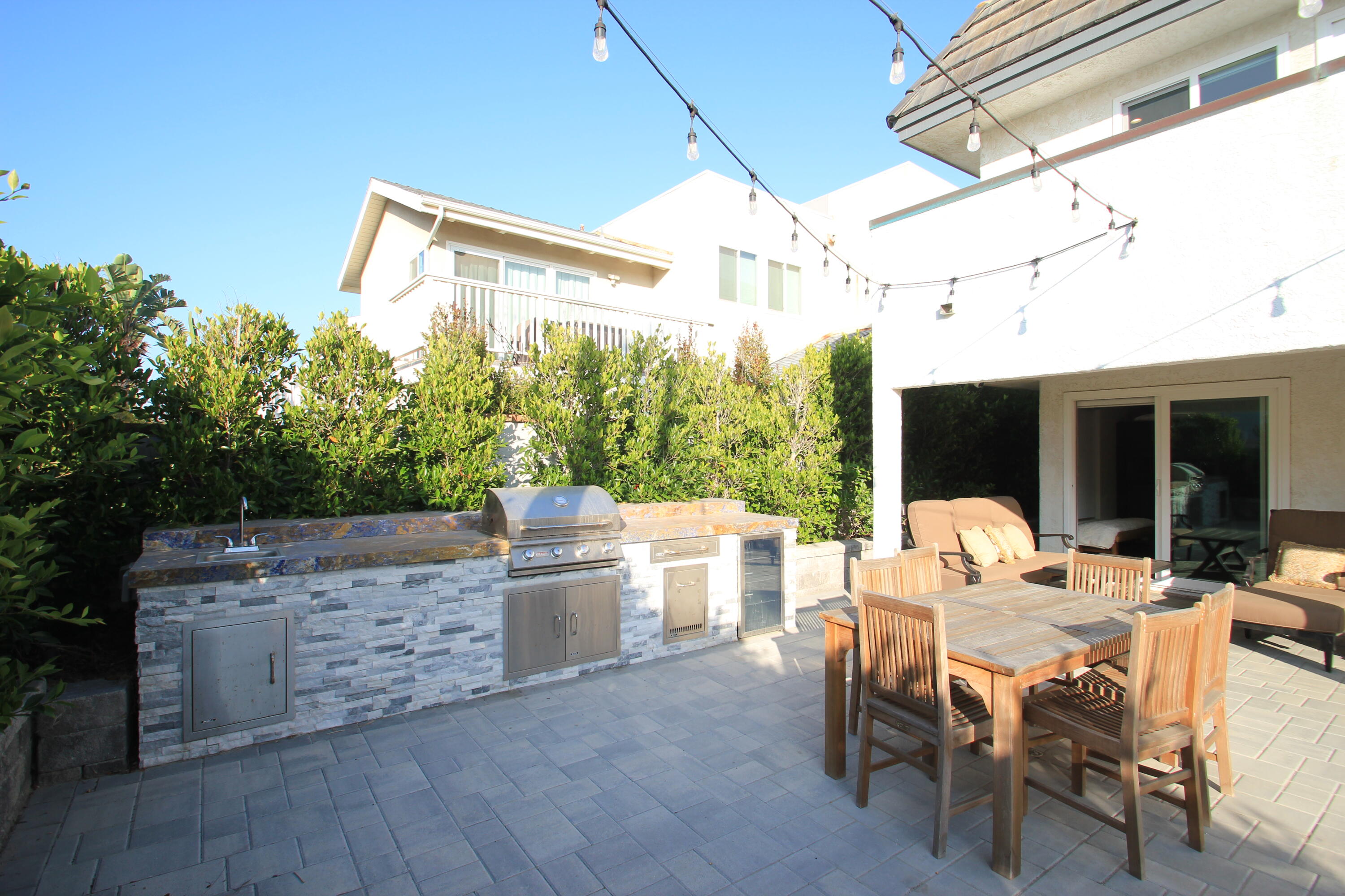 5235 Sealane Way Oxnard, CA 93035 - Photo 43 of 57 a outdoor space with lots of tables a garden and a couch