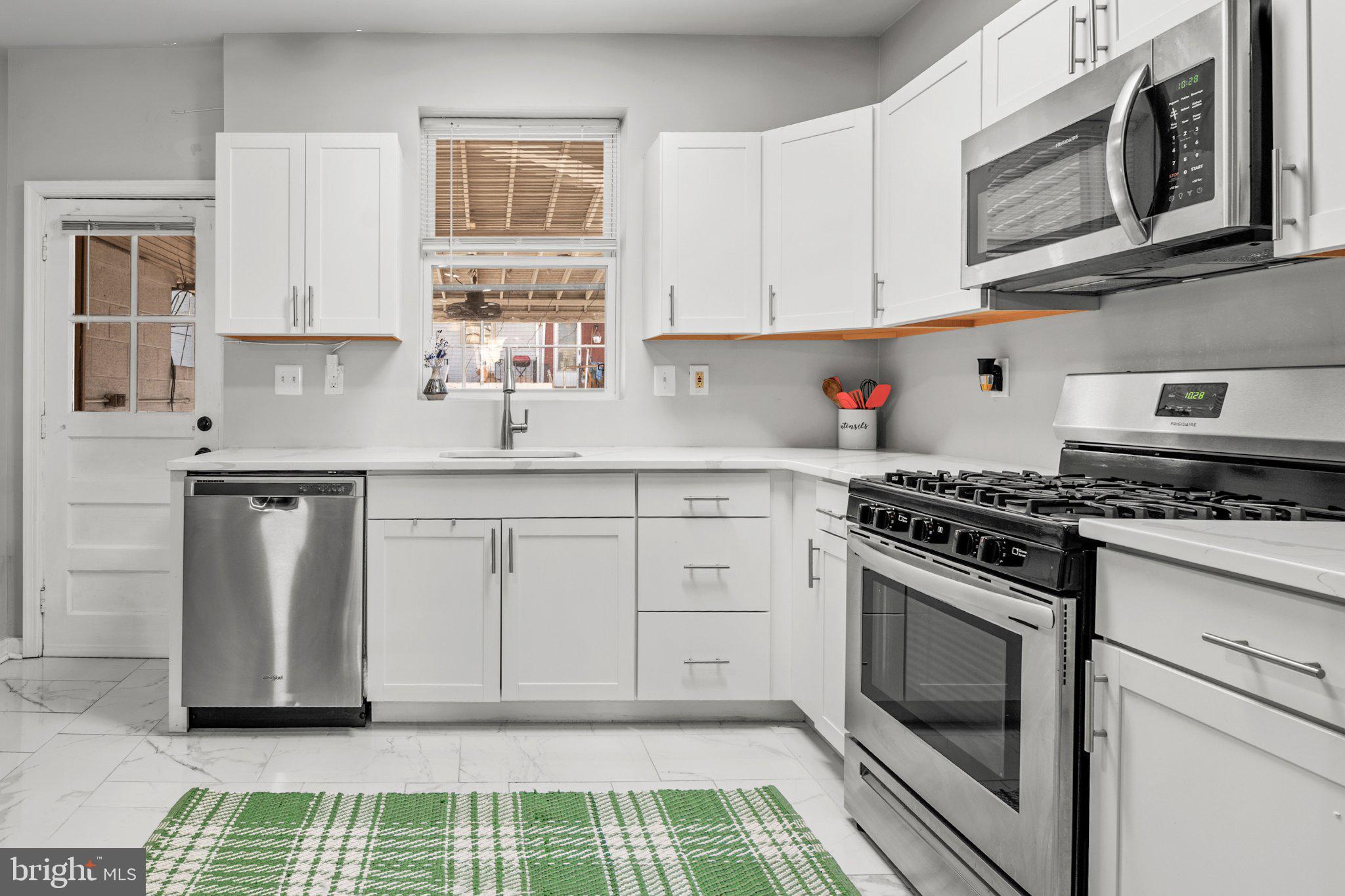 505 South Lehigh Street Baltimore, MD 21224 - Photo 2 of 35