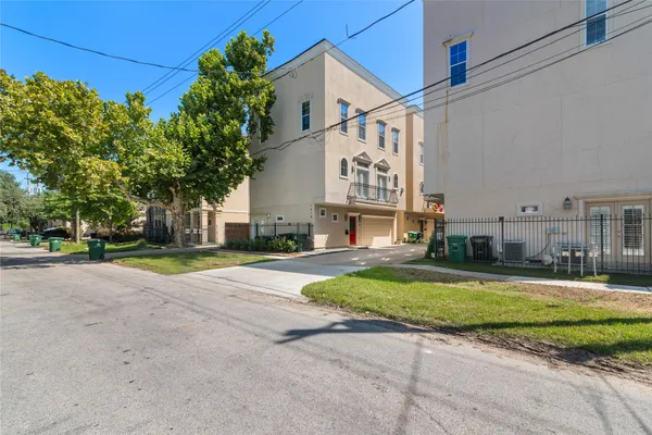 $3,500 | 1510 Birdsall Street, Houston, TX 77007