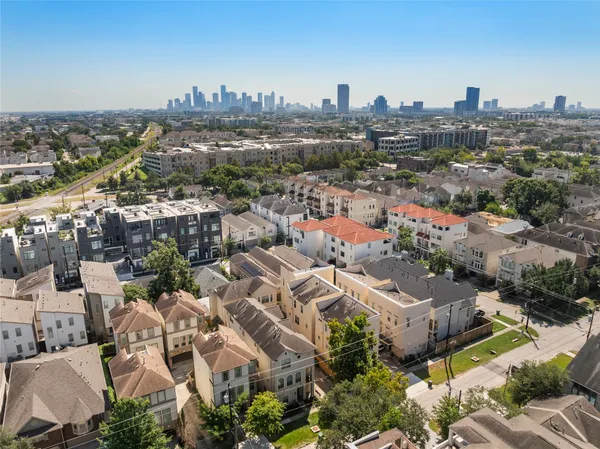 $3,500 | 1510 Birdsall Street, Houston, TX 77007