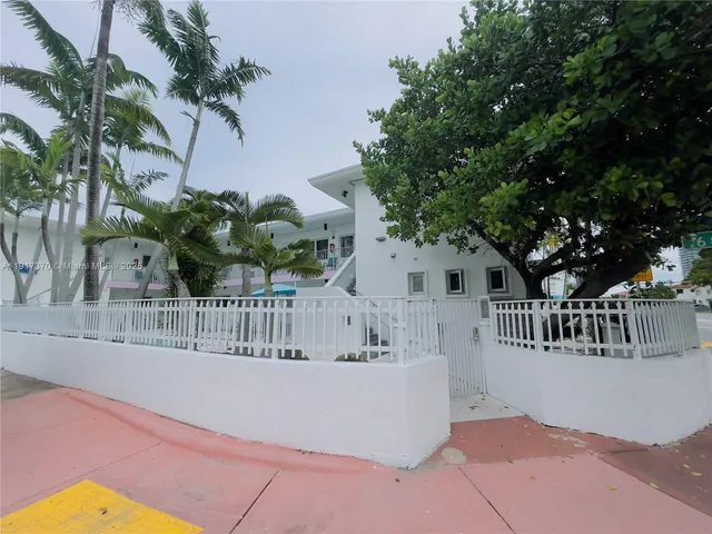$2,370 | 240 76th Street, Unit 216, Miami Beach, FL 33141