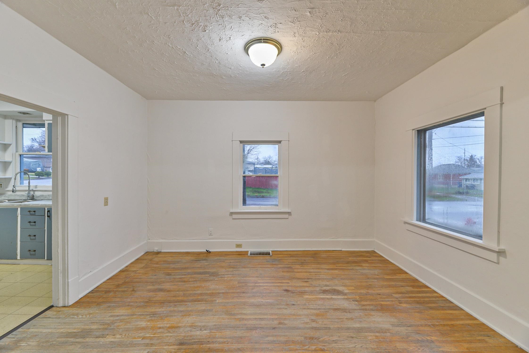 1329 East Gordon Avenue Spokane, WA 99207 - Photo 3 of 16