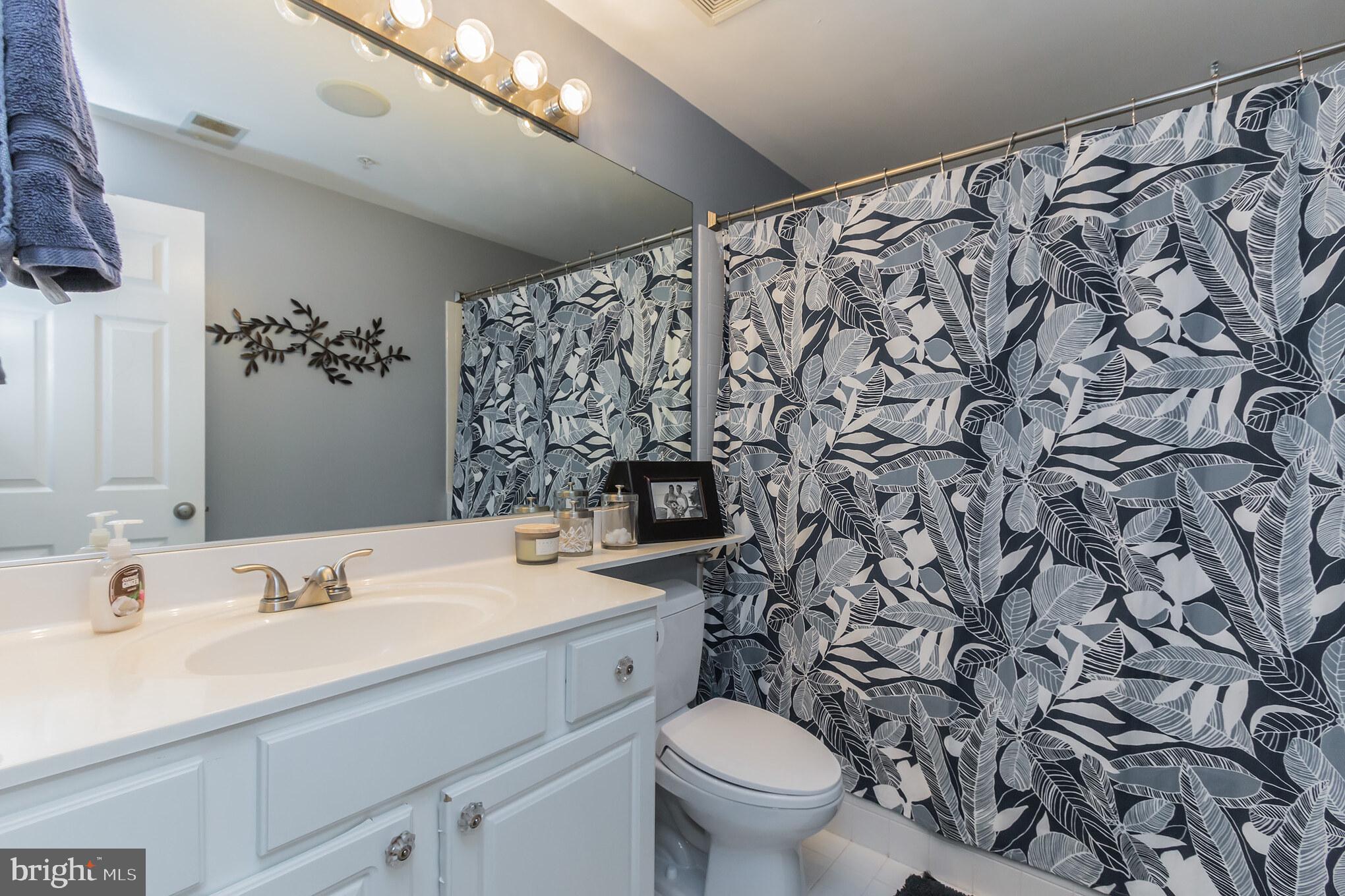 137 Timberbrook Lane, Unit 303 Gaithersburg, MD 20878 - Photo 17 of 30