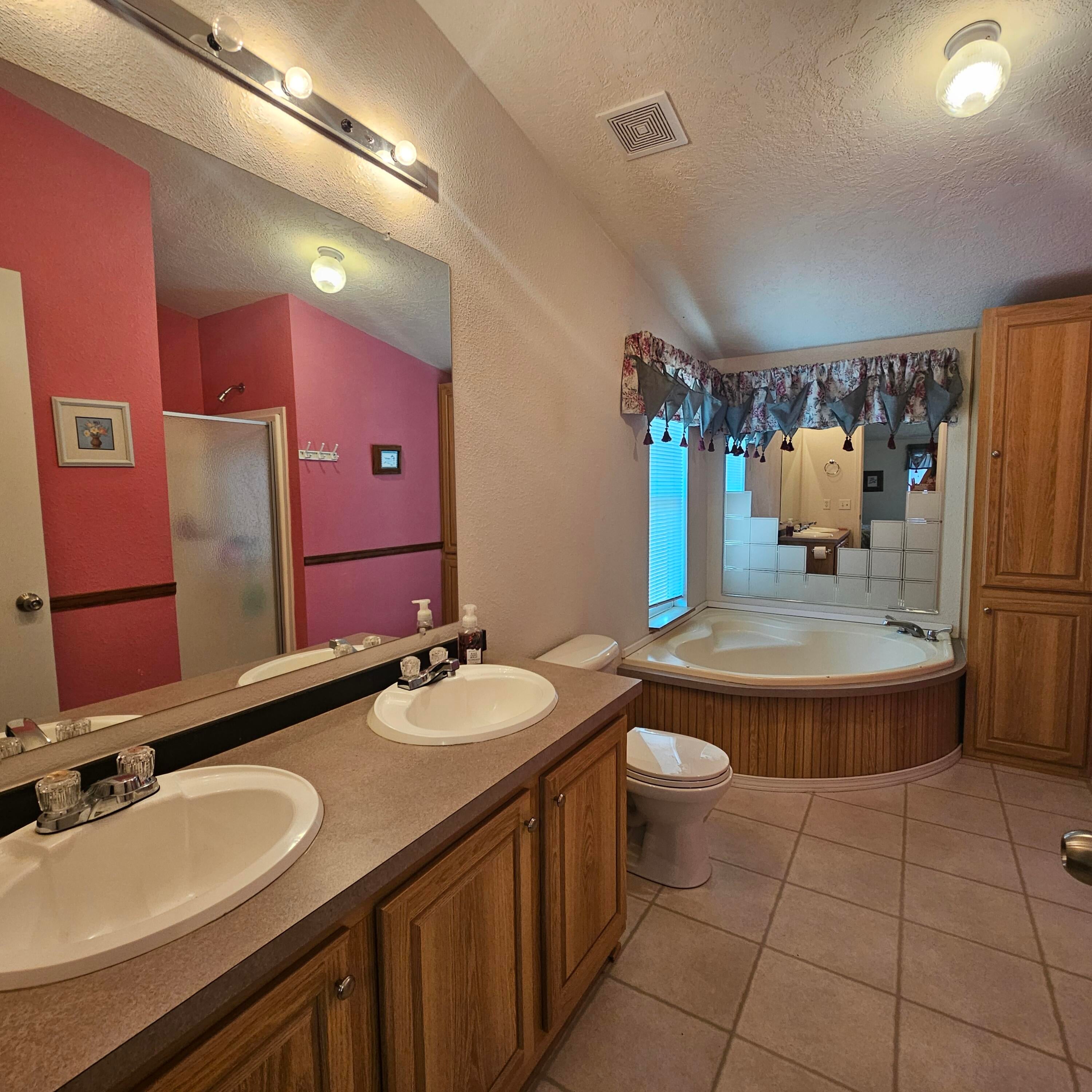 14165 Southwest Ridge Place Terrebonne, OR 97760 - Photo 17 of 23 Primary Bath