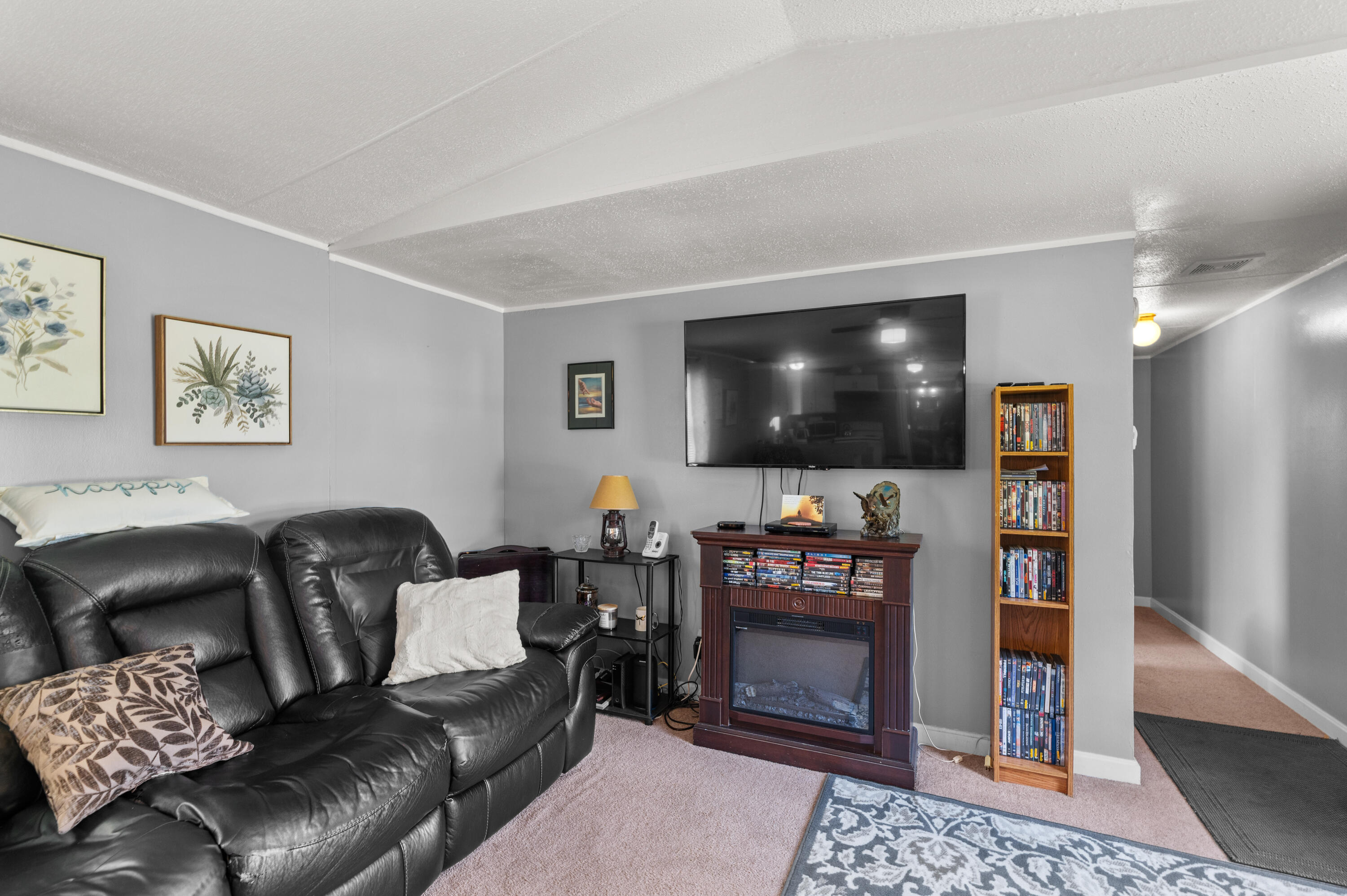 9 Long Avenue Clinton, ME 04927 - Photo 18 of 31 Living Room