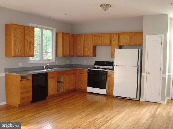 254 Orchard Road Springfield, PA 19064 - Photo 3 of 7 Kitchen