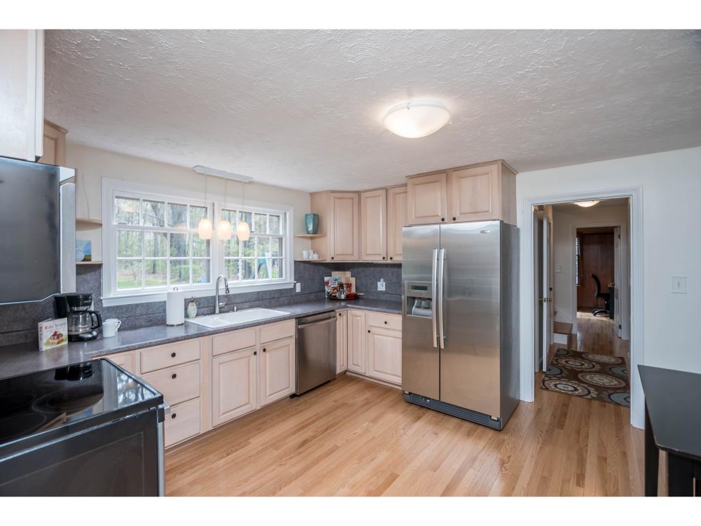 283 Ridge Road Manchester, NH 03104 - Photo 11 of 31