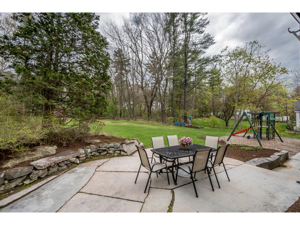 283 Ridge Road Manchester, NH 03104 - Photo 5 of 31