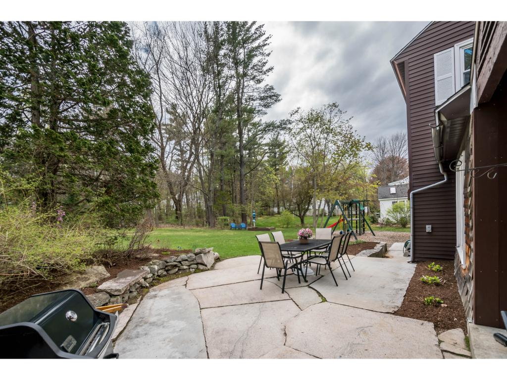 283 Ridge Road Manchester, NH 03104 - Photo 6 of 31