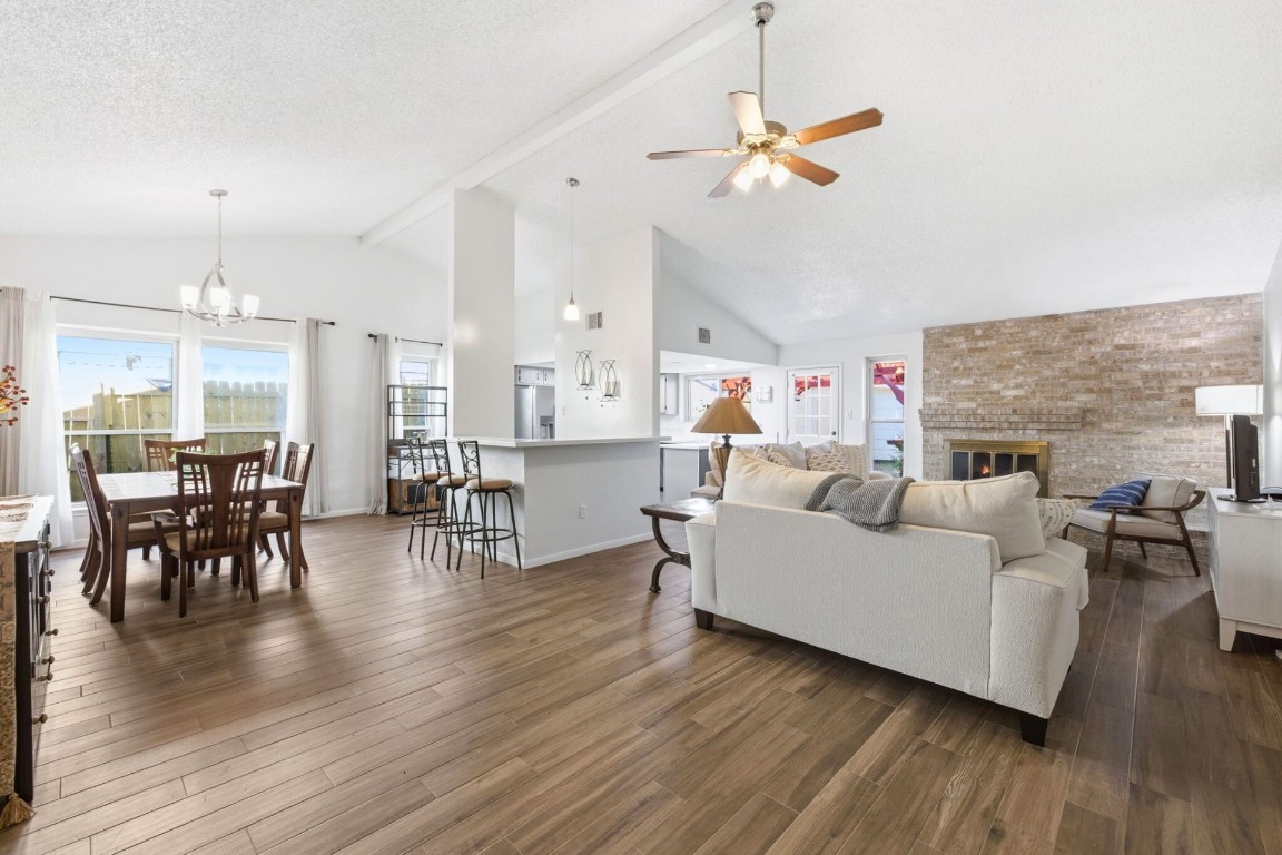 17522 Hunters Glen Circle Humble, TX 77396 - Photo 4 of 14 a living room with furniture and a wooden floor