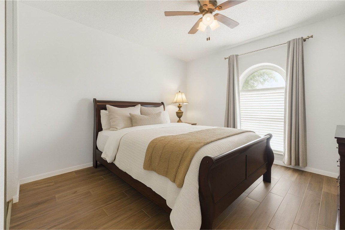 17522 Hunters Glen Circle Humble, TX 77396 - Photo 9 of 14 a bedroom with a bed and a window