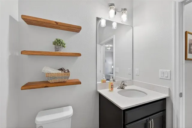 a view of a house with backyard and garden