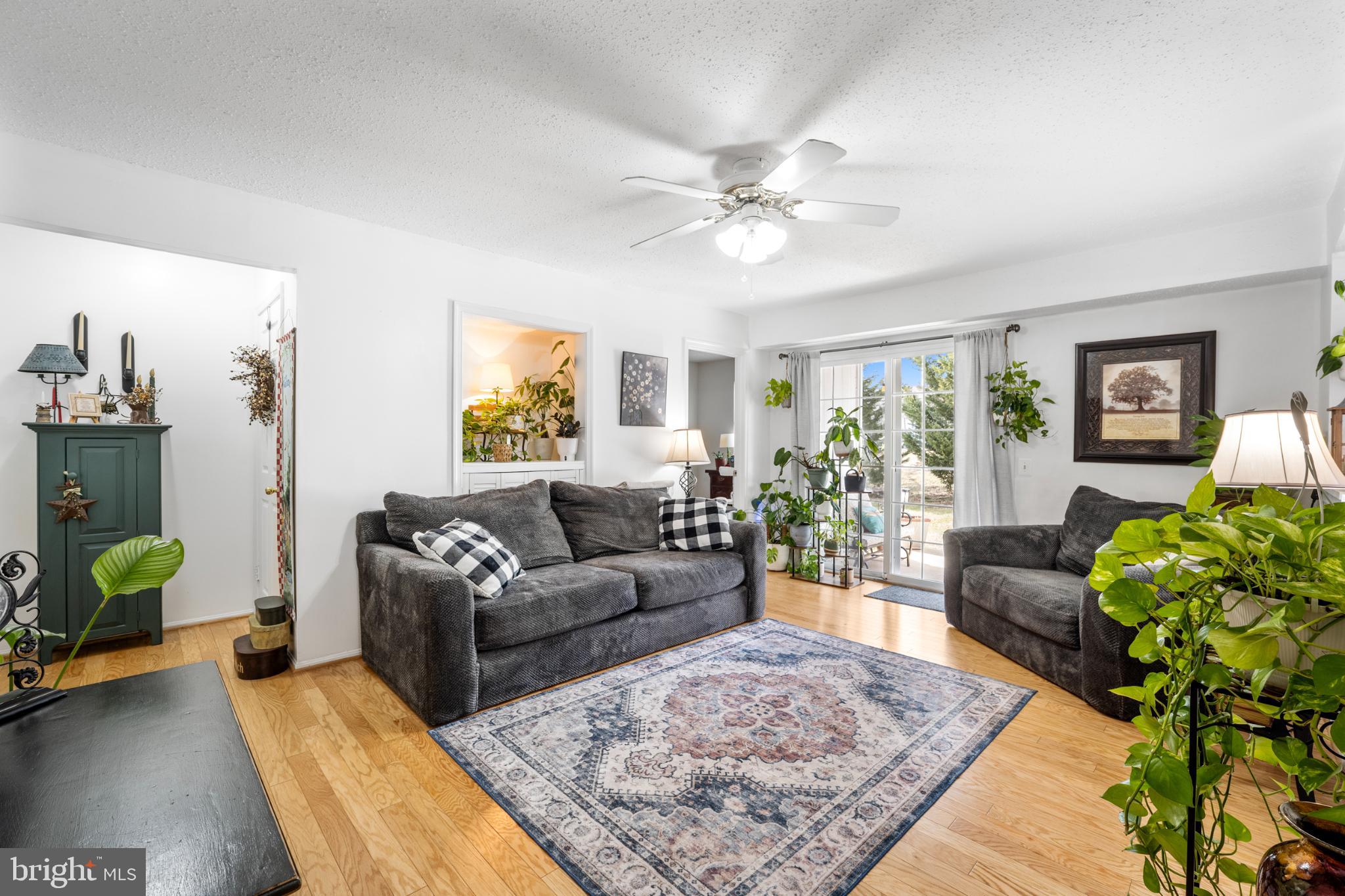 107 Fort Evans Road Southeast, Unit B Leesburg, VA 20176 - Photo 4 of 21 a living room with furniture and a chandelier