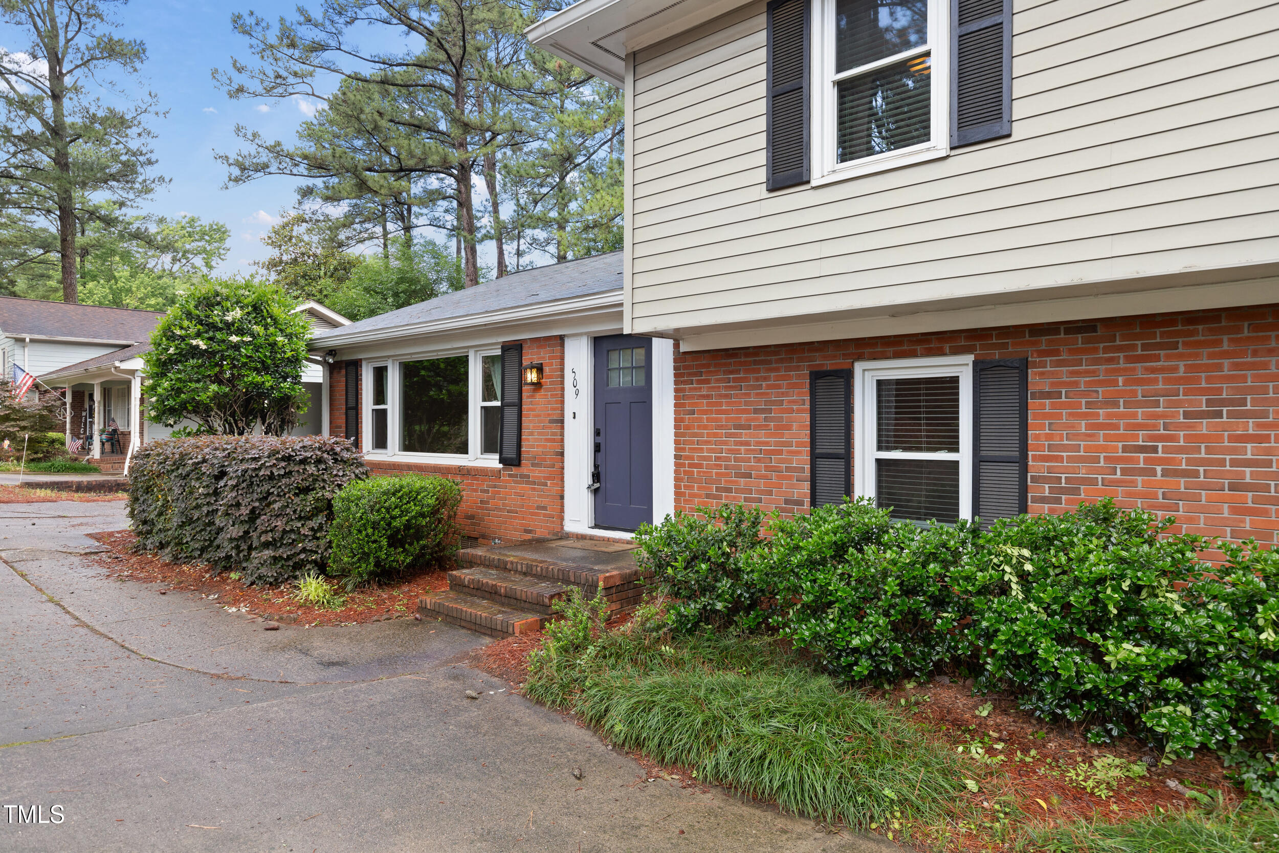 509 East Millbrook Road Raleigh, NC 27609 - Photo 4 of 51 a front view of a house with garden