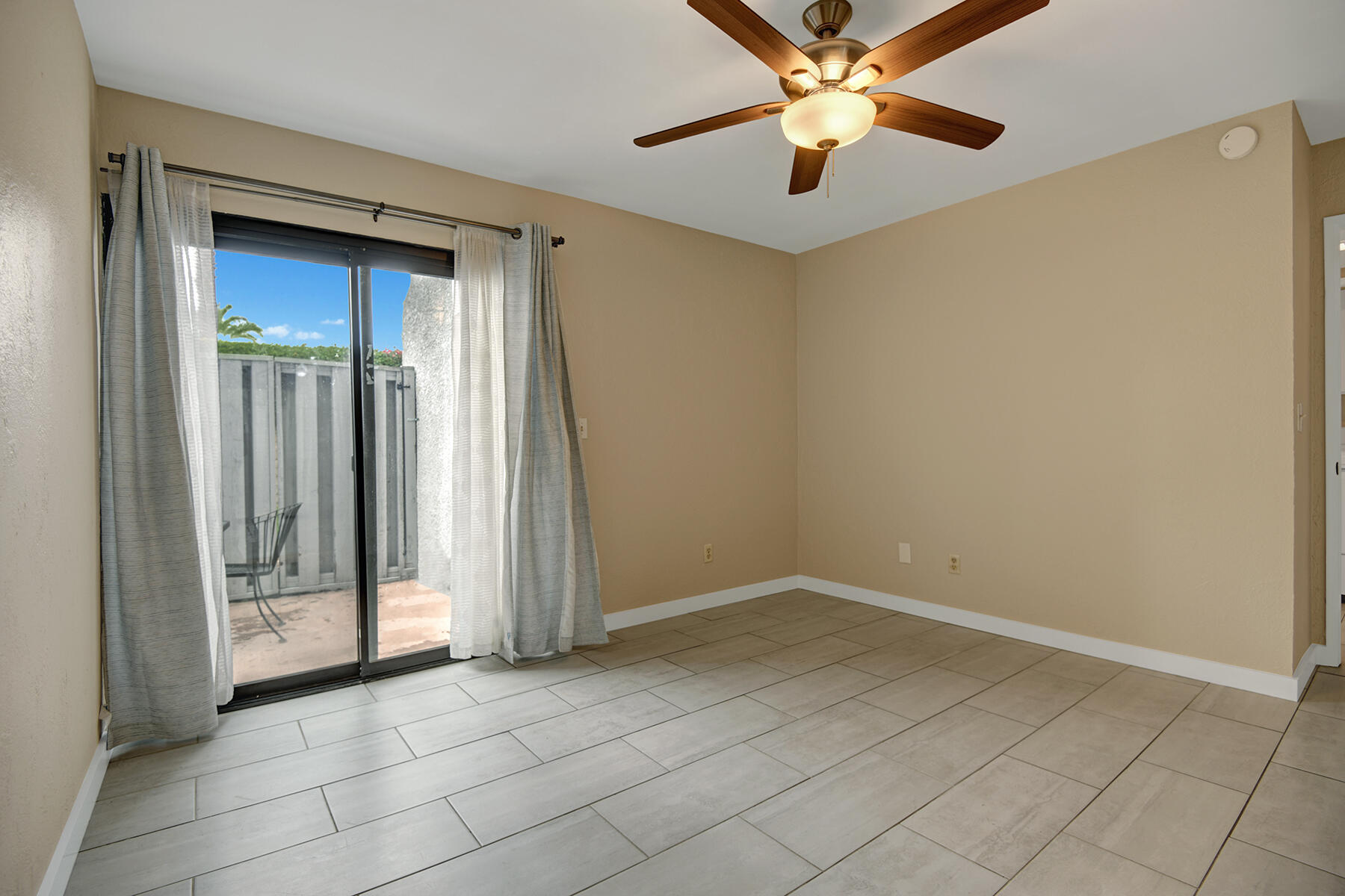3155 Ramon Road, Unit 711 Palm Springs, CA 92264 - Photo 12 of 21 BEDROOM 1 REVERSE.jpg mls