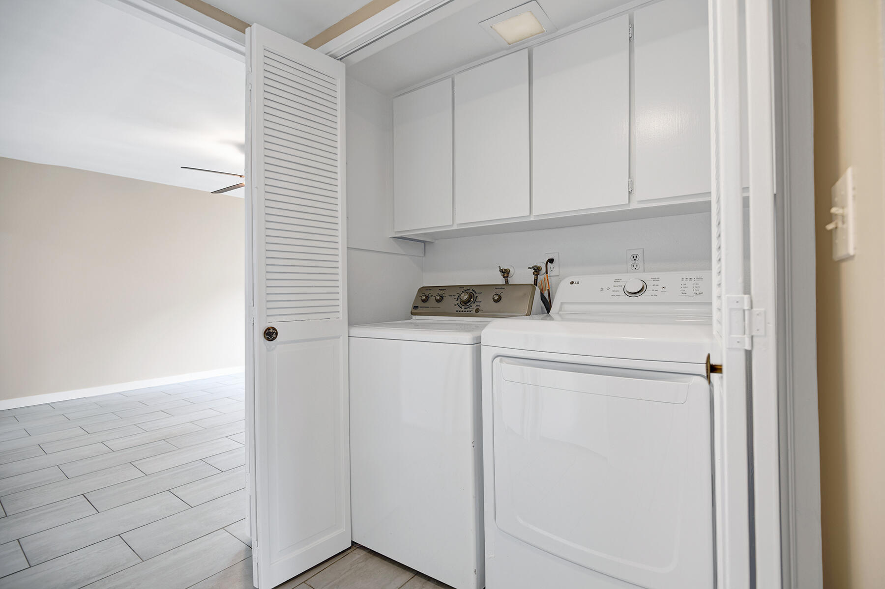 3155 Ramon Road, Unit 711 Palm Springs, CA 92264 - Photo 17 of 21 WASHER DRYER.jpg mls