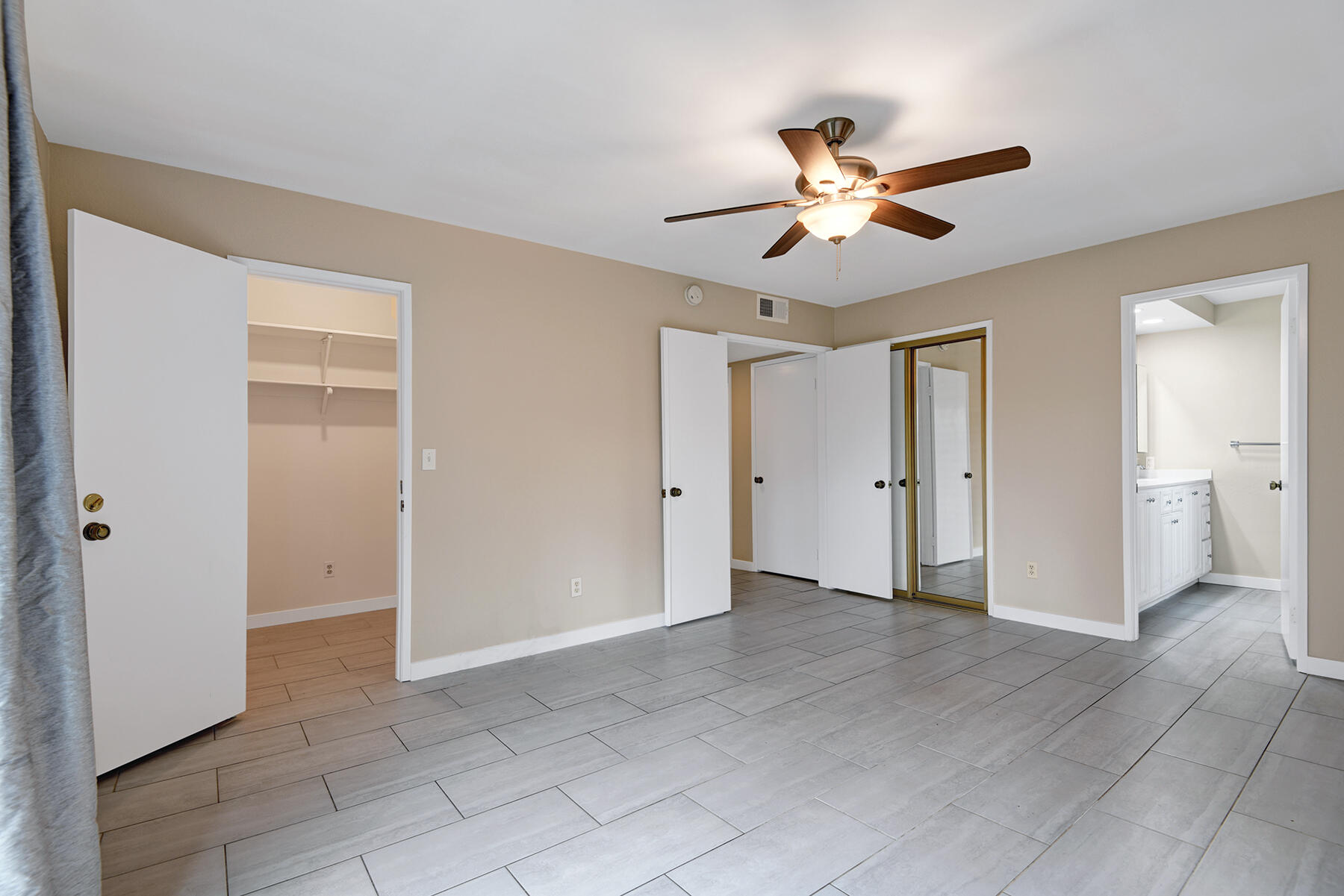 3155 Ramon Road, Unit 711 Palm Springs, CA 92264 - Photo 8 of 21 PRIMARY BEDROOM REVERSE.jpg mls