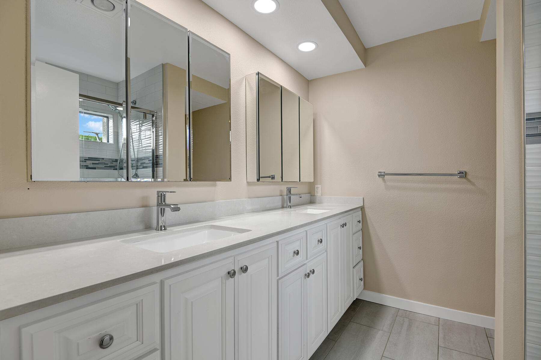 3155 Ramon Road, Unit 711 Palm Springs, CA 92264 - Photo 10 of 21 PRIMARY BATHROOM.jpg mls