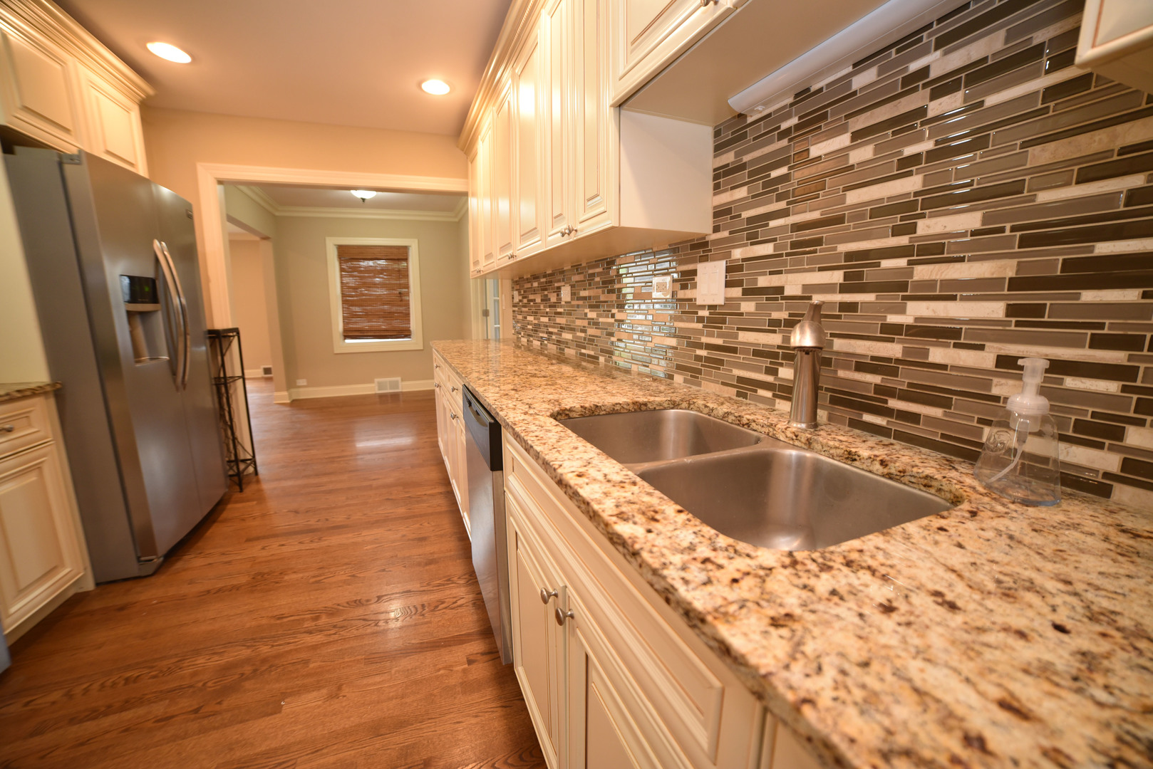 813 South Wolf Road Des Plaines, IL 60016 - Photo 20 of 44 Gallery Image 20