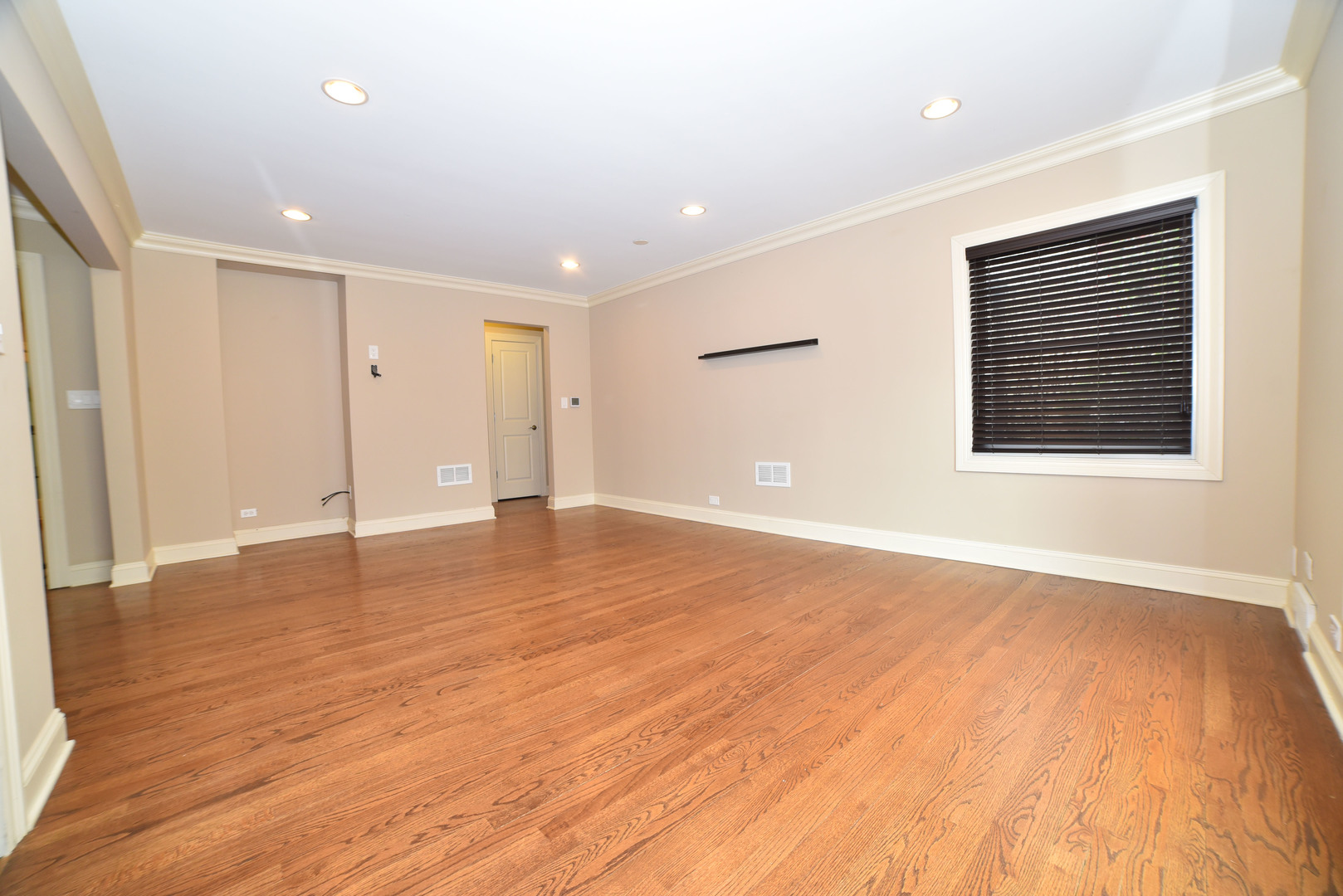 813 South Wolf Road Des Plaines, IL 60016 - Photo 4 of 44 Gallery Image 4