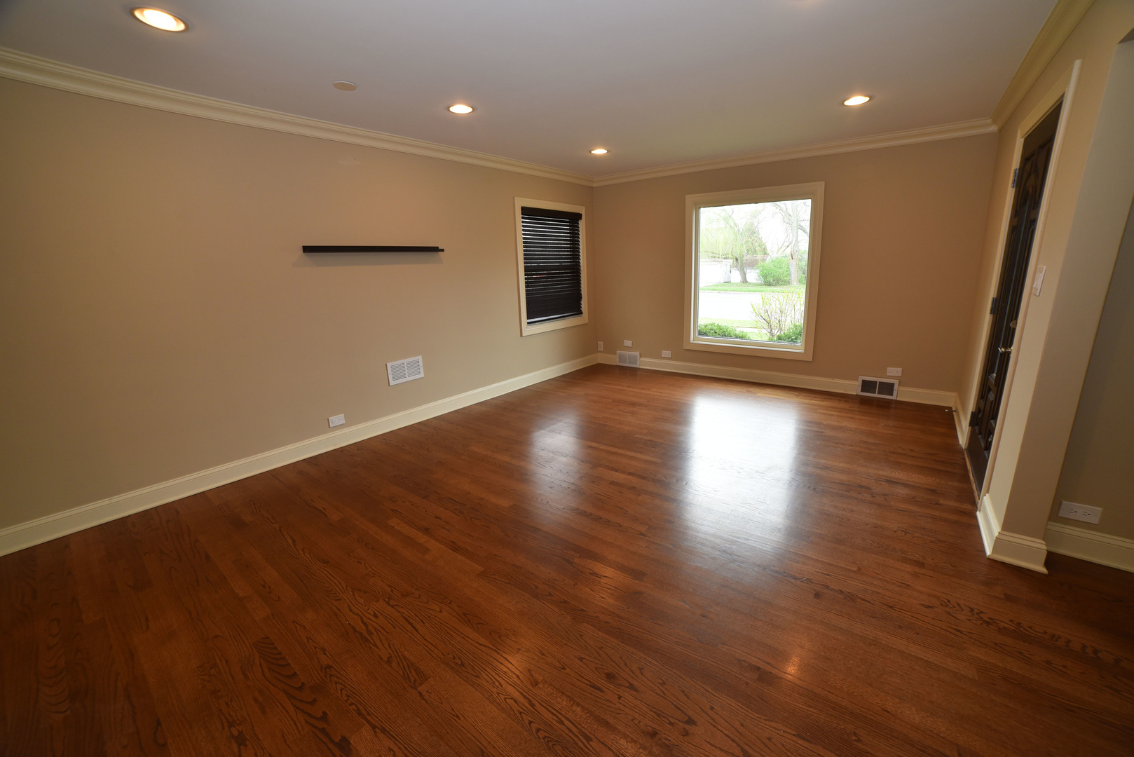 813 South Wolf Road Des Plaines, IL 60016 - Photo 6 of 44 Gallery Image 6