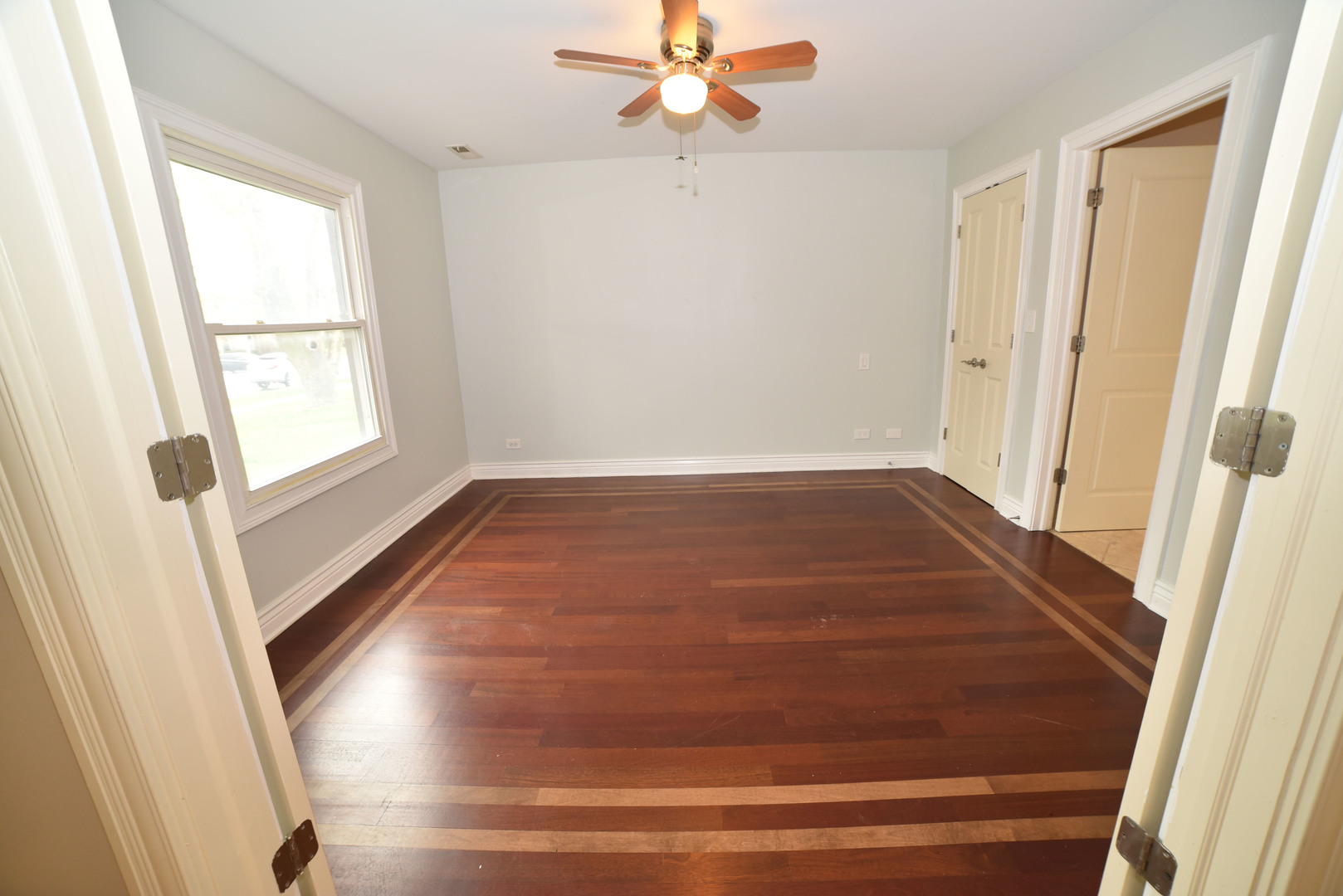 813 South Wolf Road Des Plaines, IL 60016 - Photo 10 of 44 Gallery Image 10
