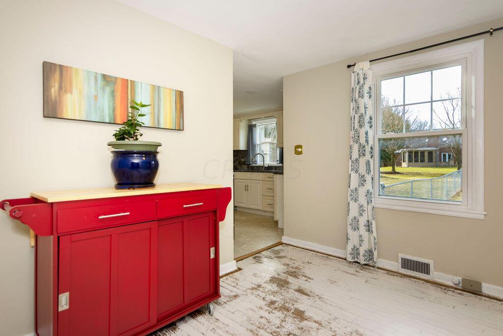 217 East Wilson Bridge Road Worthington, OH 43085 - Photo 9 of 24 Eating Space