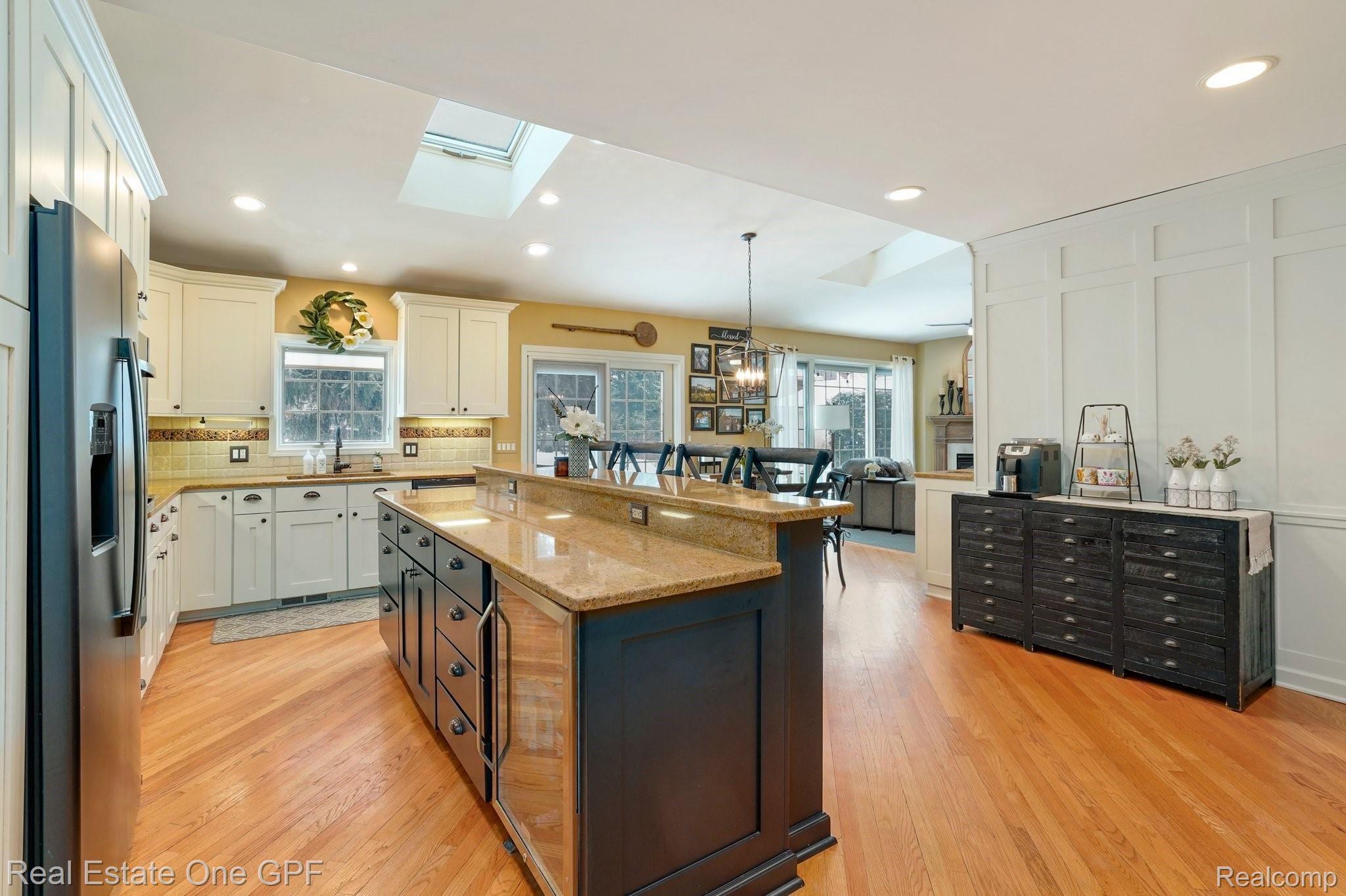 4-web-or-mls-1010 Whittier Ave Grosse Pointe Park - 04.jpg