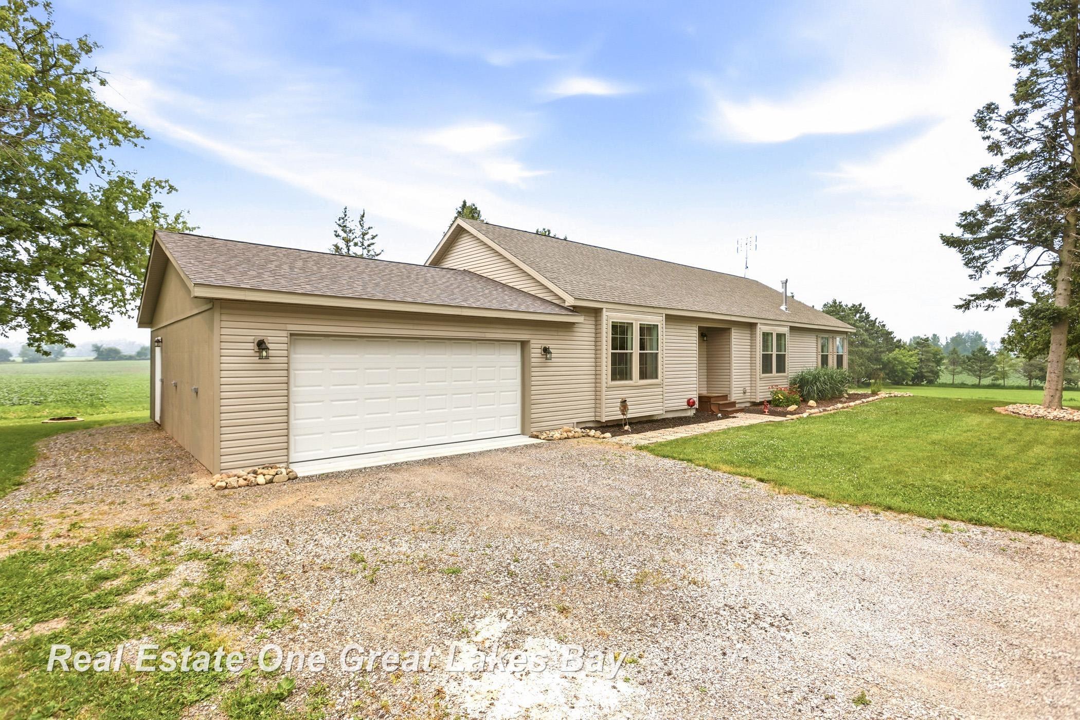 6801 Standish Road Bentley, MI 48613 - Photo 4 of 50