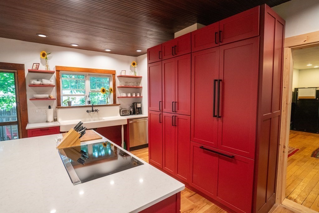 237 Meadow Street Amherst, MA 01002 - Photo 3 of 36 Gallery Image 3