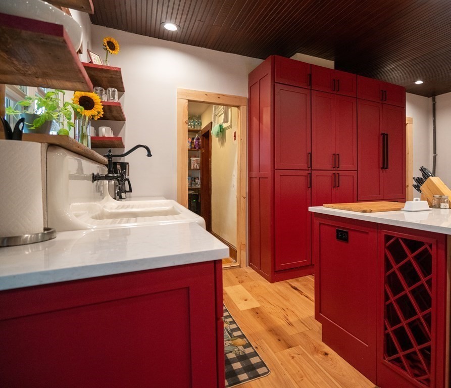 237 Meadow Street Amherst, MA 01002 - Photo 7 of 36 Gallery Image 7