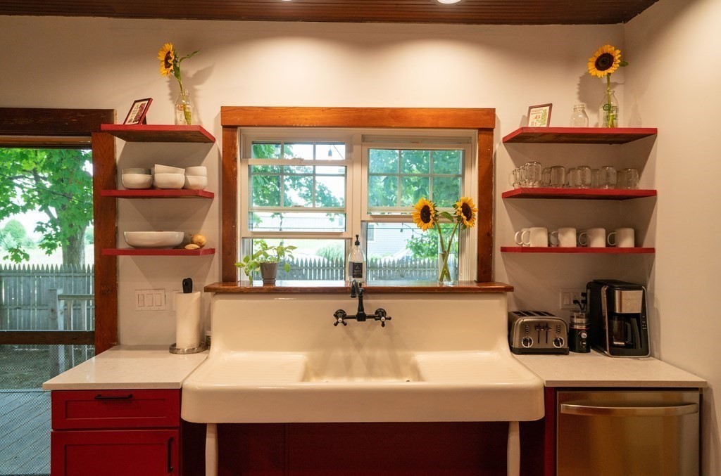 237 Meadow Street Amherst, MA 01002 - Photo 10 of 36 Gallery Image 10