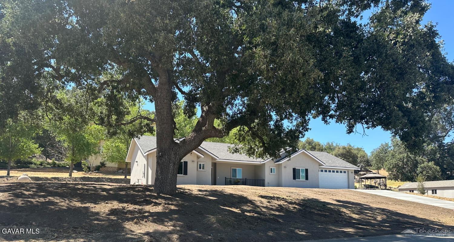18671 Buckeye Place Stallion Springs, CA 93561 - Photo 2 of 25 31a9779b-c41a-4c11-b9a2-ebf0c2842491