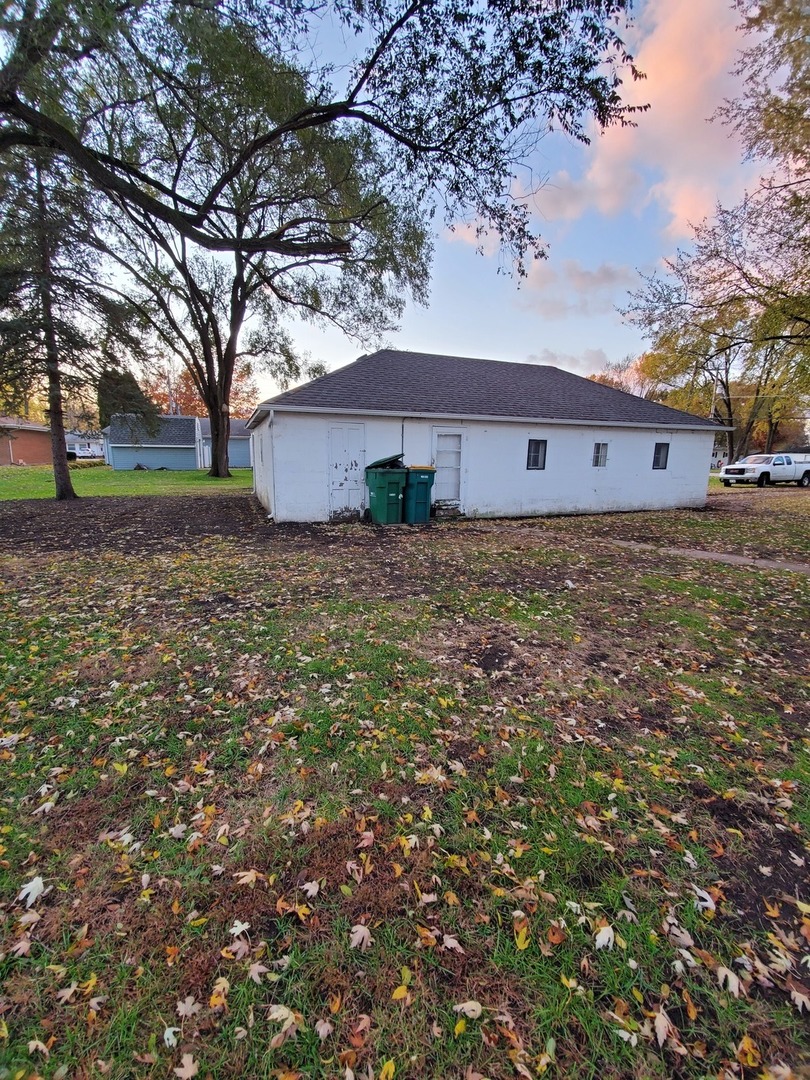 461 West Cermak Road Braidwood, IL 60408 - Photo 8 of 15 a house view with a garden space