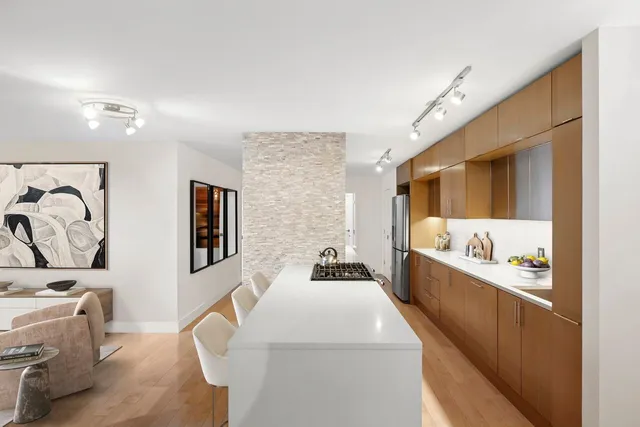 a en suite bathroom with a double vanity sink and a mirror