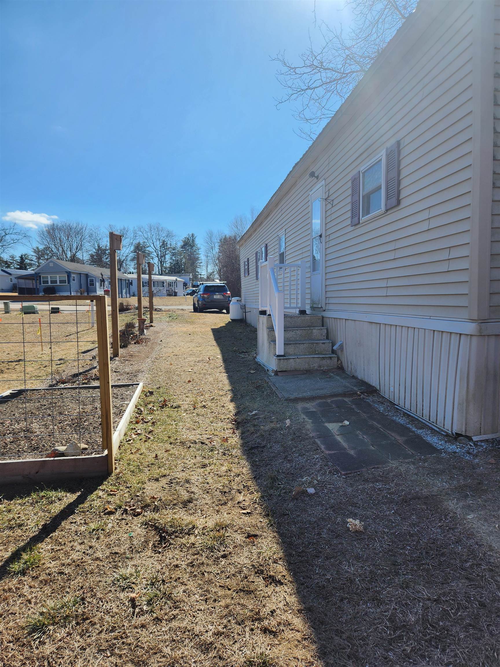 3 Kings Row Epsom, NH 03234 - Photo 4 of 22