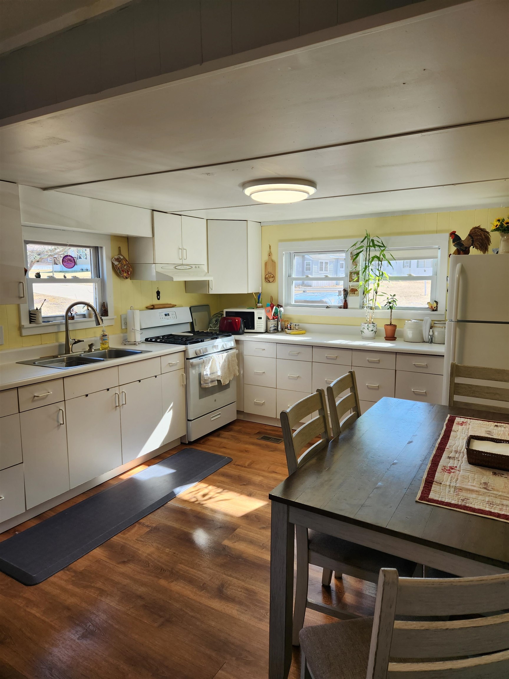 3 Kings Row Epsom, NH 03234 - Photo 8 of 22